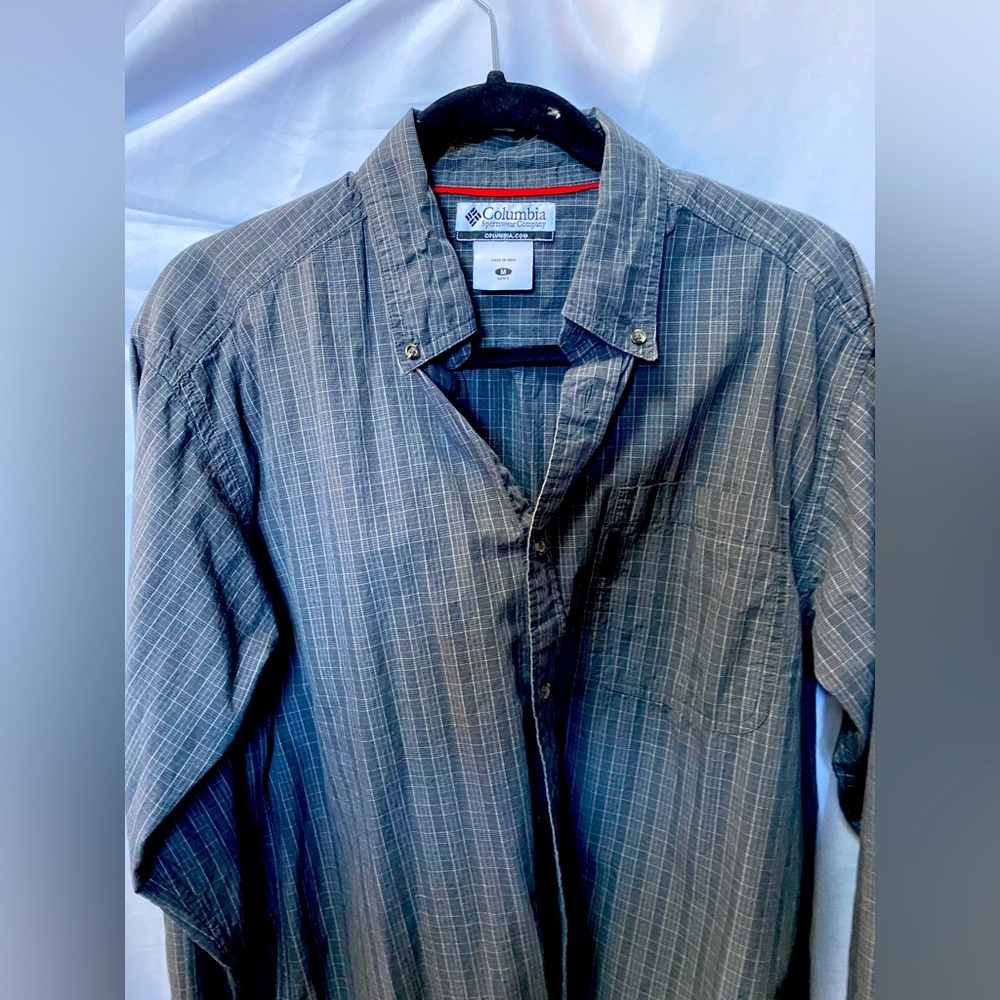 Columbia. Button down Shirt. Med. Grey
